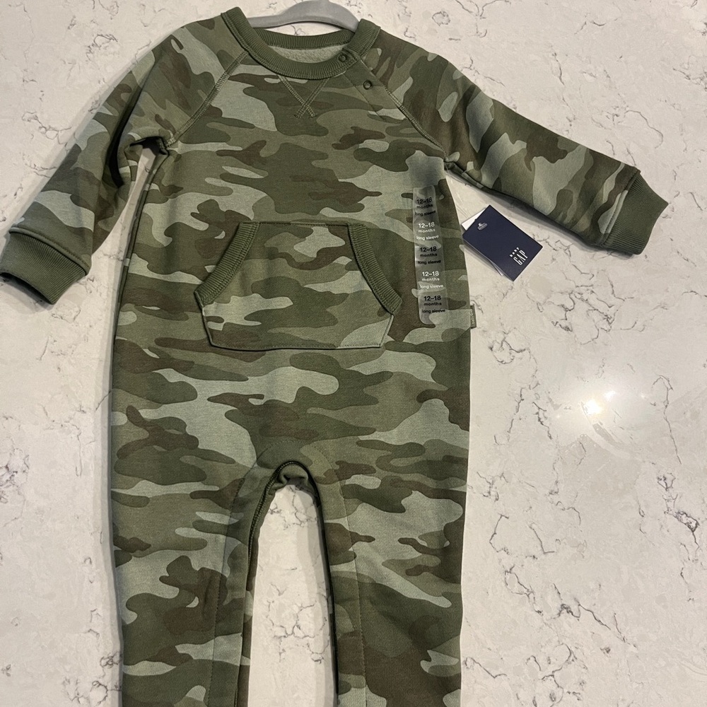 NWT Baby Gap camo sweat romper size 12-18
